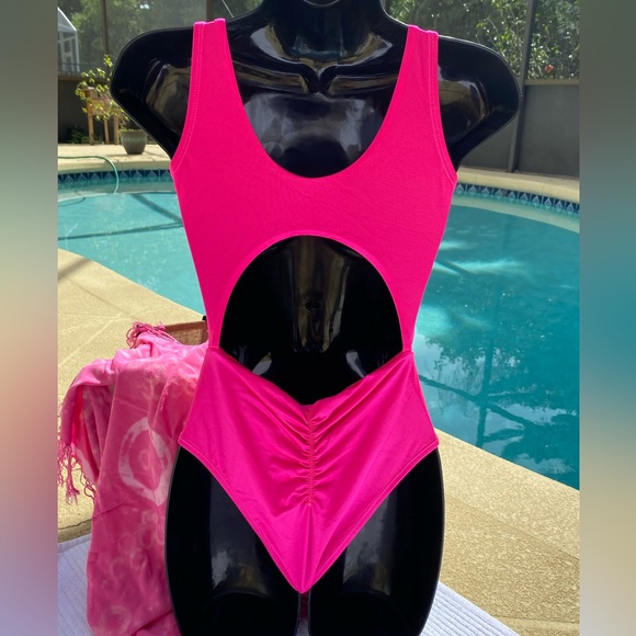 One piece Monokini Swimsuit/Bathingsuit-NEW - Picture 3 of 9